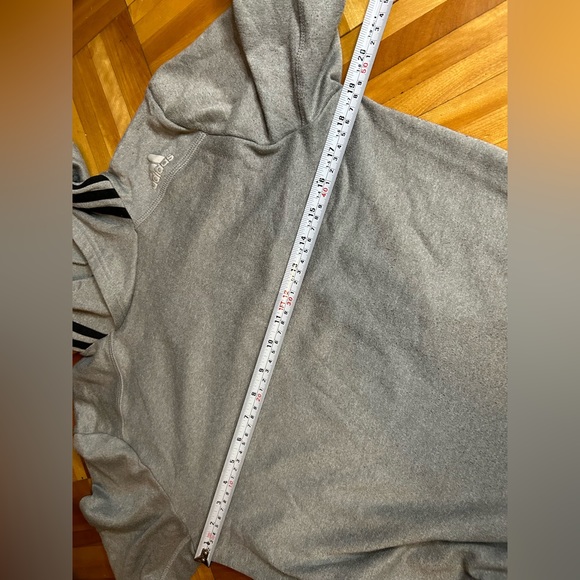 Adidas | Lightweight Response gray long sleeve Hoodie with thumb holes - Picture 10 of 10